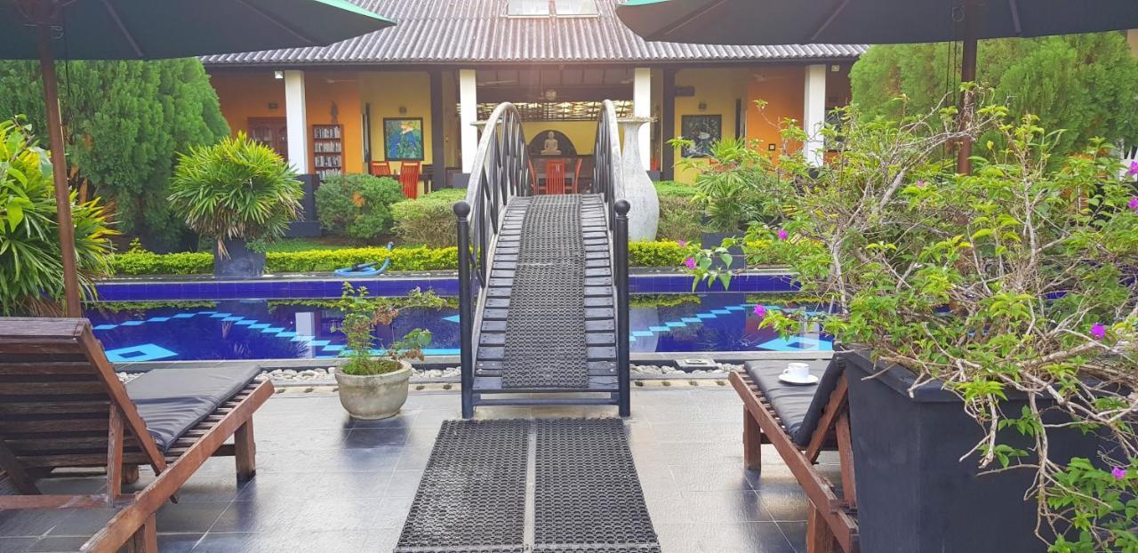 Flower Garden Lake Resort Tissamaharama Buitenkant foto