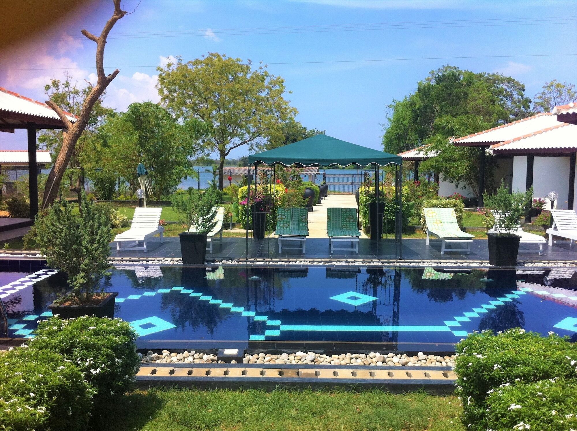 Flower Garden Lake Resort Tissamaharama Buitenkant foto